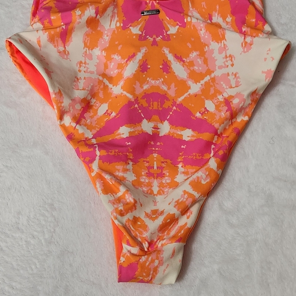 New!Maaji‎ Flamingo Swirl Luster Classic One Piece - Picture 10 of 15
